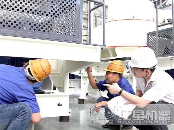 pg电子官方网站专家正在检测新型HVI制砂机