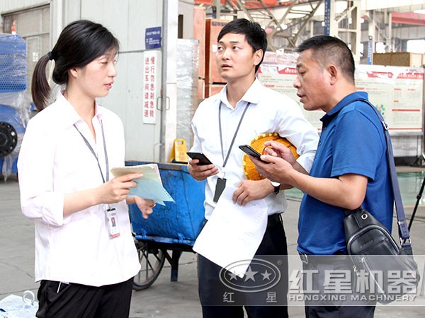 PG电子官网人员为用户选型指导现场