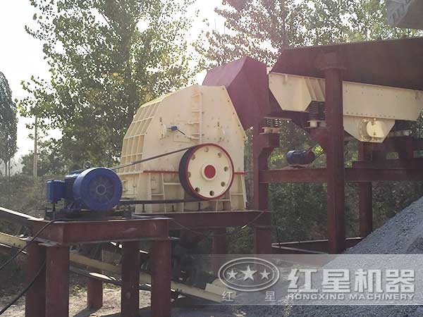 pg电子平台登录入口 矿用锤式破碎机施工现场