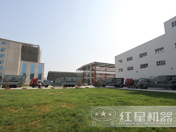 河南pg电子官方网站钾长石移动破碎机发货现场