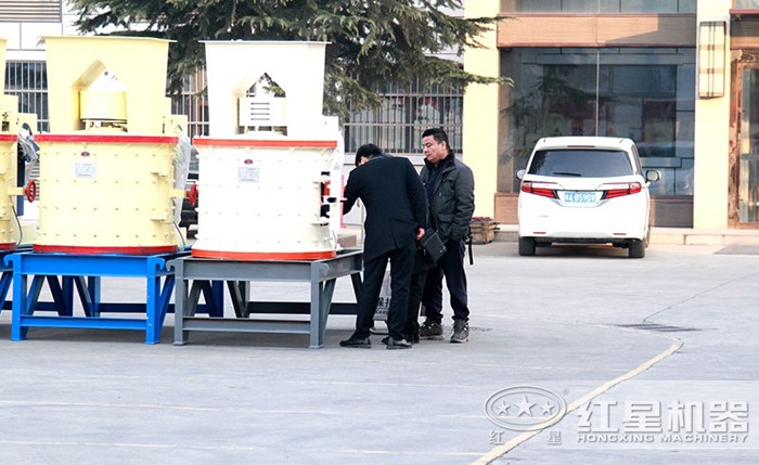PG电子娱乐官网 磷矿石复合式破碎机用户实地考察