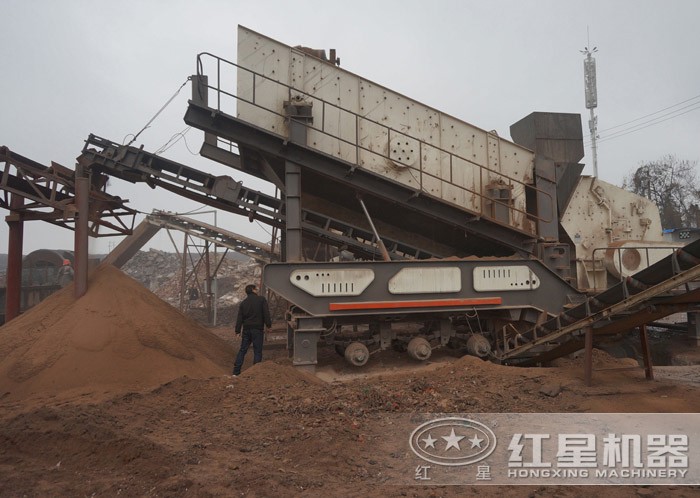 PG电子官网建筑垃圾移动粉碎机生产现场
